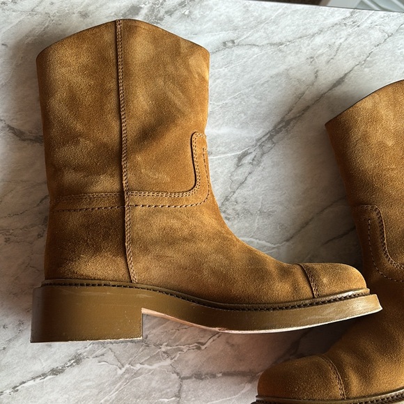 Chanel women’s great condition 100% authentic Tan Suede Boots size 37.5 - Picture 7 of 10